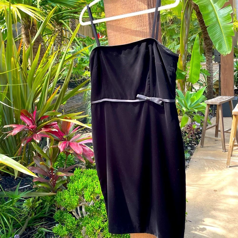 PECK & PECK black velvet cocktail dress with spaghetti straps and waist bow LBD